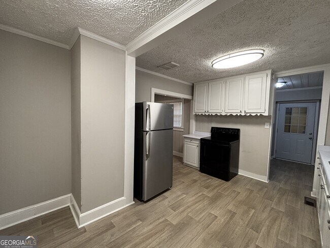 Building Photo - 546 Rockwell Church Rd NW