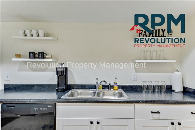 Building Photo - Two bedroom Duplex in Layton!