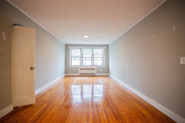 Building Photo - 302 E Broadway