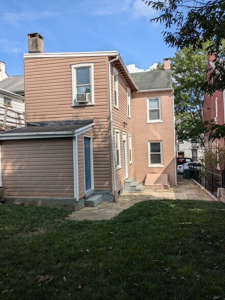 Building Photo - 535 Saint Joseph St