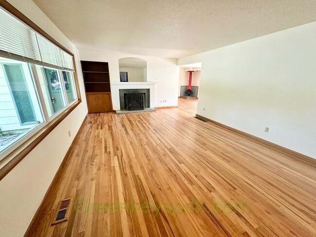 Building Photo - Mid-Century Classic House in Reedwood Neig...