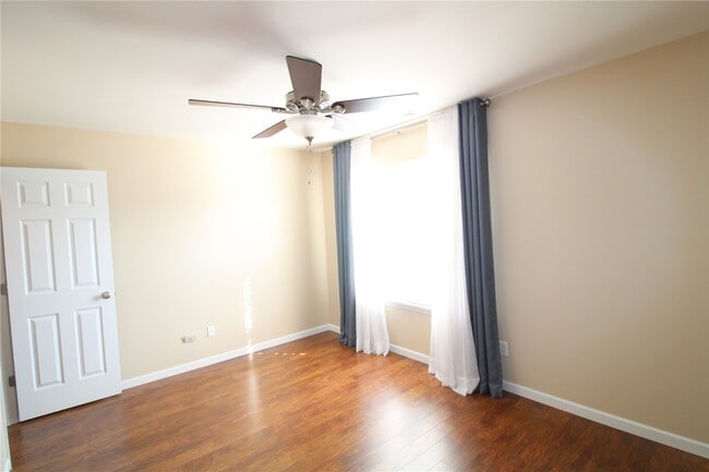 Building Photo - 643 Country Heights Dr