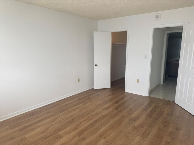 Building Photo - 2851 NE 183rd St