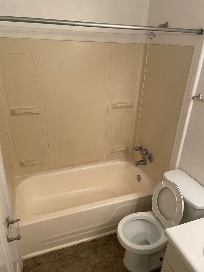 Building Photo - Ground floor One bedroom condo