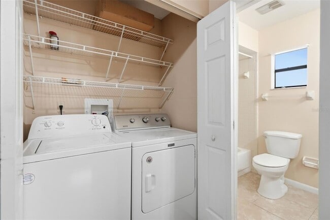 Building Photo - 754 Summerland Dr