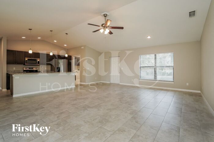 Building Photo - 18536 Spruce Dr W