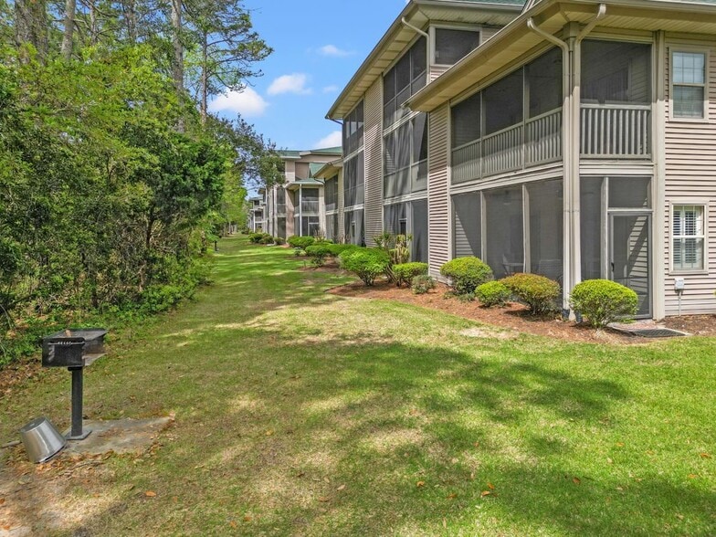 Building Photo - 412 Pinehurst Ln