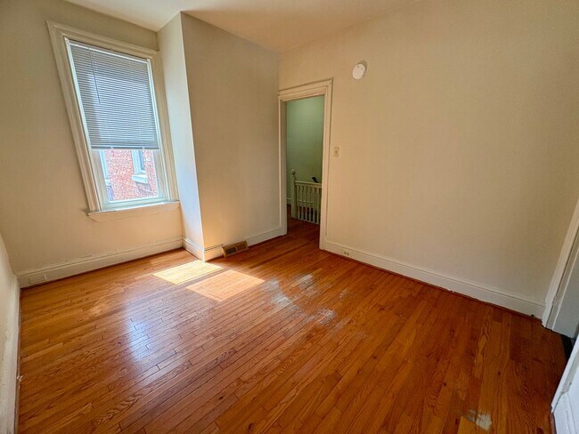 Building Photo - 118 S Richland Ave