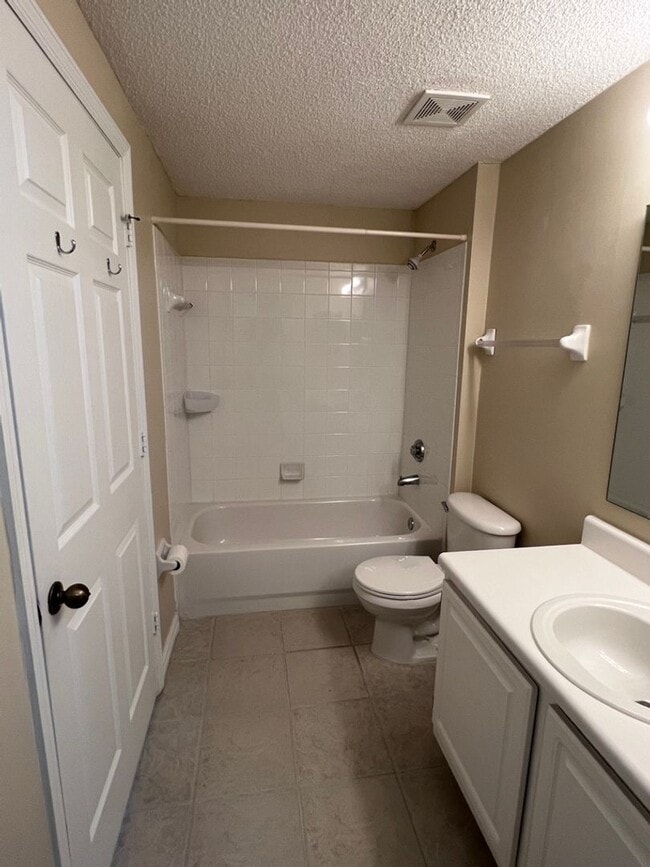 Building Photo - Spacious 2/2 in The Links at Haile #u131