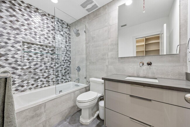 Building Photo - 2835 Polo Island Dr