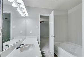 Building Photo - 2908 Desert Dr