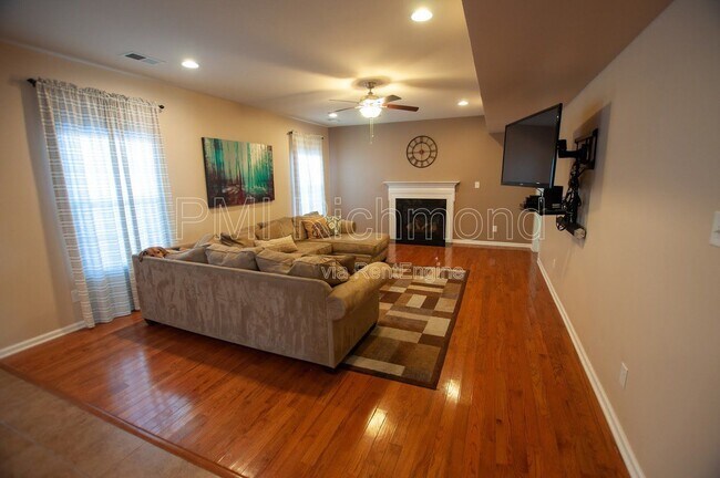 Building Photo - 2200 Thomas Kenney Dr