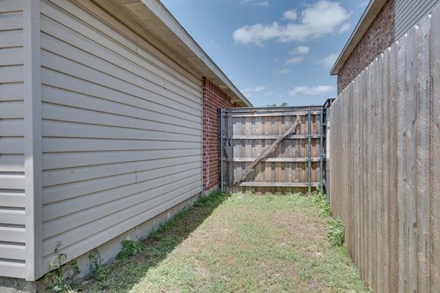 Building Photo - 1948 Riverchase Ln