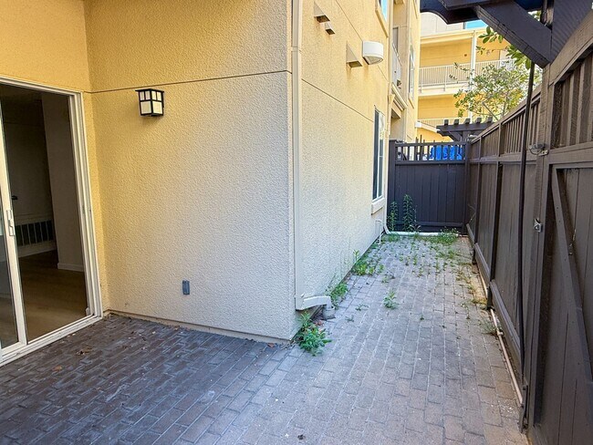 Building Photo - 2255 Showers Dr