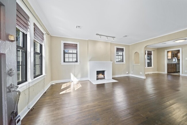 Building Photo - 1231 S Richmond Ave