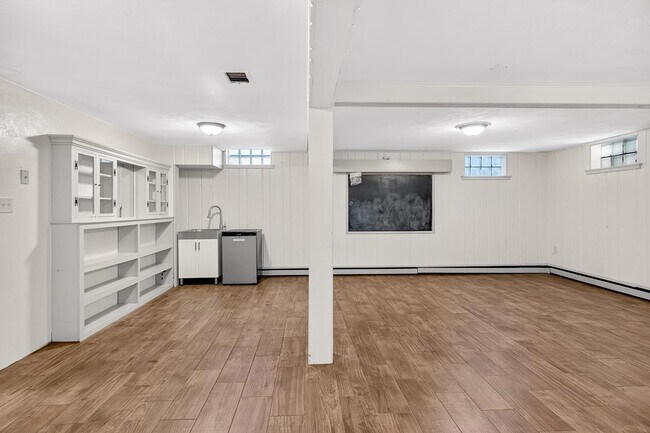 Building Photo - 1215 Chapin St