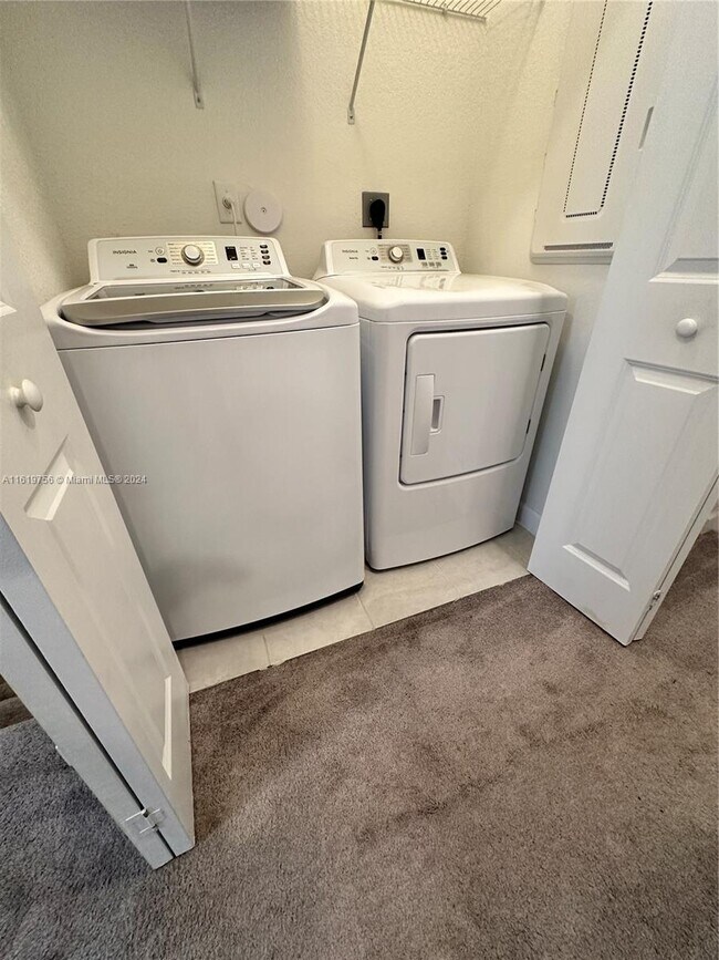 Building Photo - 2681 SE 11th St