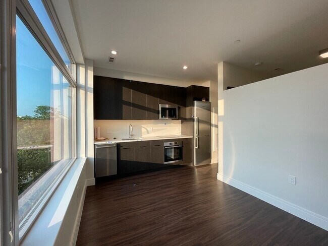 Building Photo - 99 Sumner St