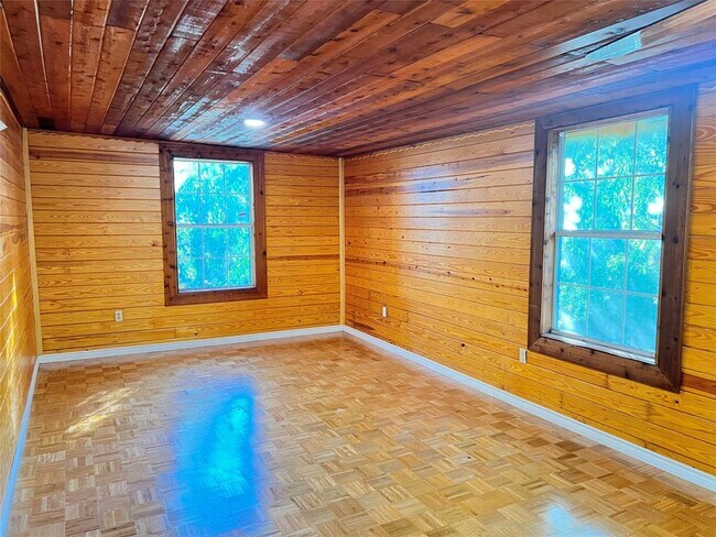 Building Photo - 2012 Maxwell Ln