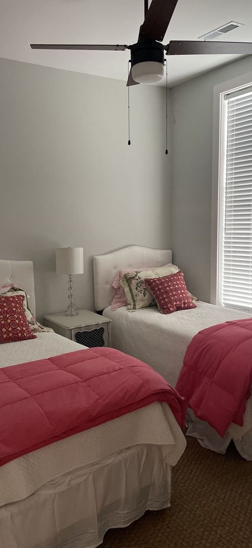 Building Photo - Main128-130