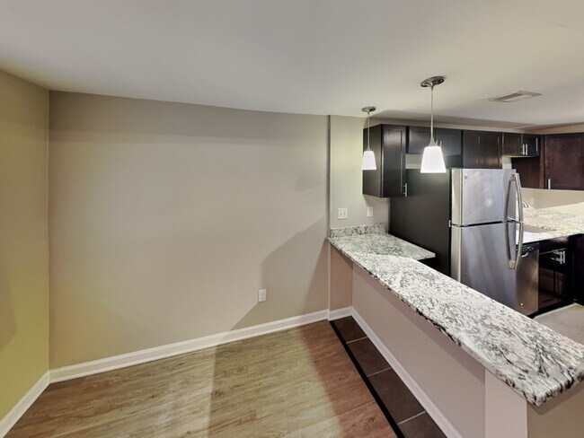 Building Photo - Lantern Square Apartments-A3
