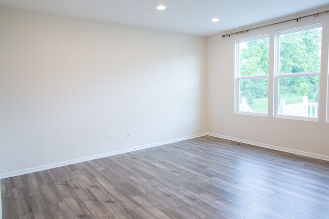 Building Photo - 2845 Beechwood Dr