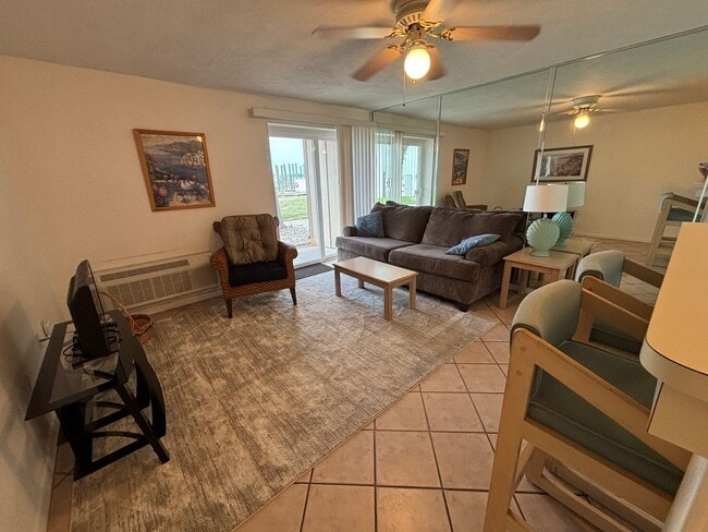 Building Photo - Sun Harbor