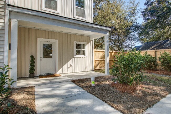 Building Photo - 5739 Murray Dr