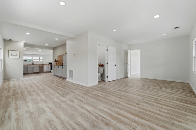 Building Photo - 1566 NW 9th Ave