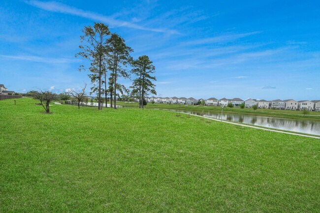 Building Photo - 9830 Magnolia Village Ln