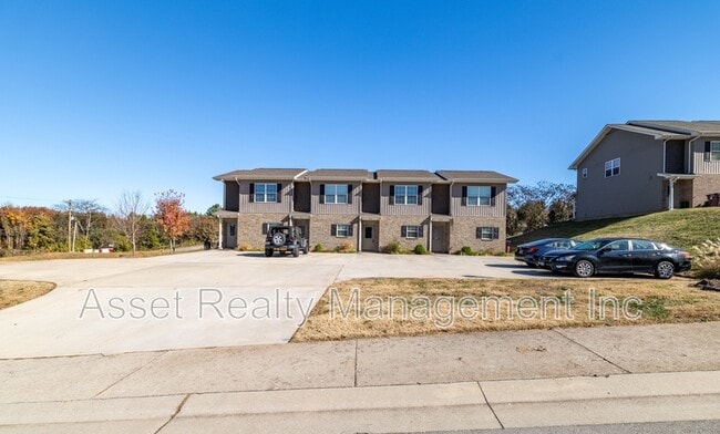 Building Photo - 932 Warrior Hill Dr