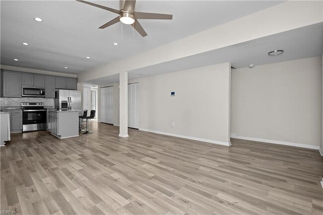 Building Photo - 926 W 26th St