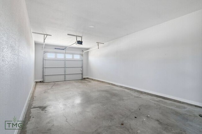 Building Photo - Newly Remodeled 2 Bed Duplex – Prime Broken Arrow Location!