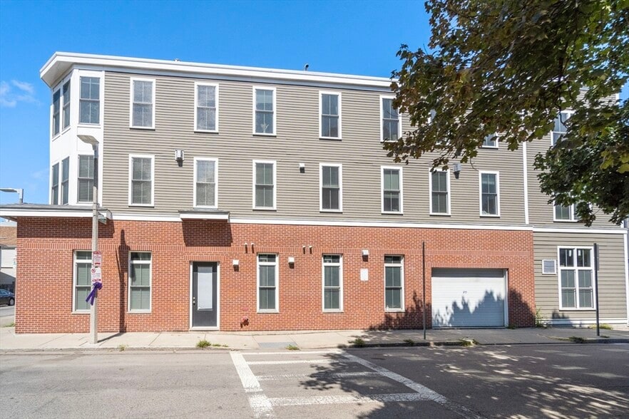 Building Photo - 12 Mohawk St
