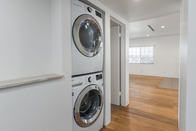 Building Photo - 15439 Vose St