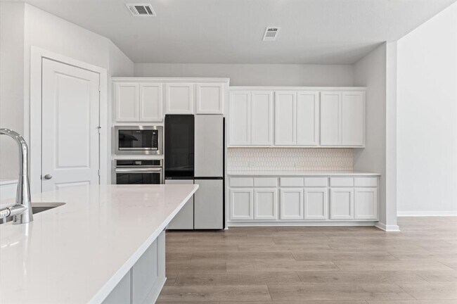 Building Photo - 16514 Lake Austin St