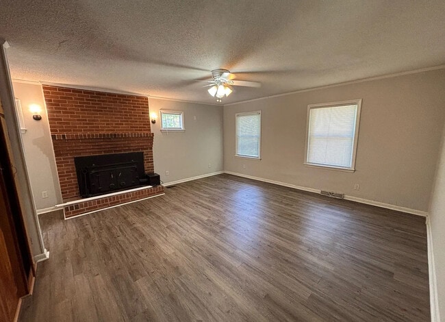 Building Photo - 106 Oakmont Ave