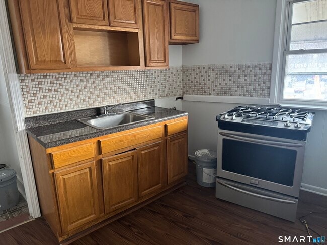 Building Photo - 47 Pershing Dr