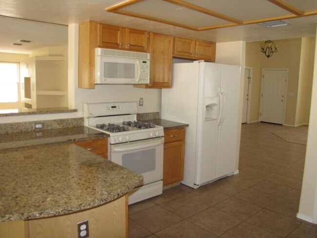 Building Photo - $500 OFF FIRST MONTHS FULL RENT!