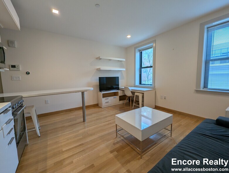 Building Photo - 114 Mount Auburn St