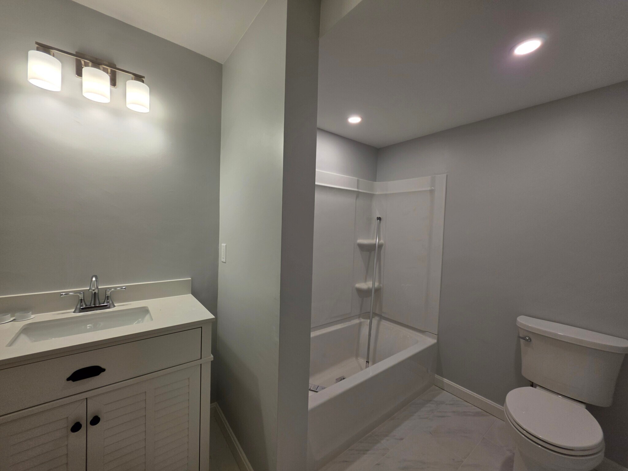 Building Photo - 34 Raymond St