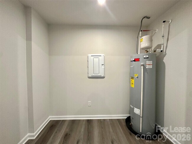 Building Photo - 8038 Sinnet Pl