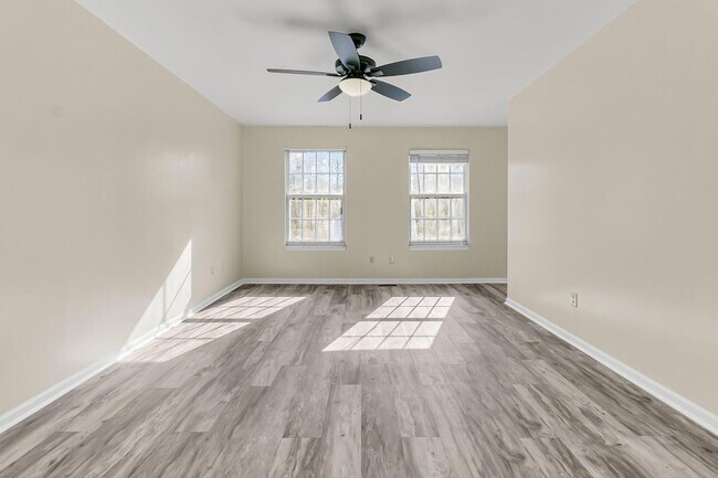 Building Photo - 121 Sully St