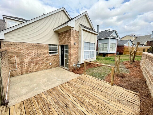 Building Photo - 3/2 townhouse for rent in Brandon 047!
