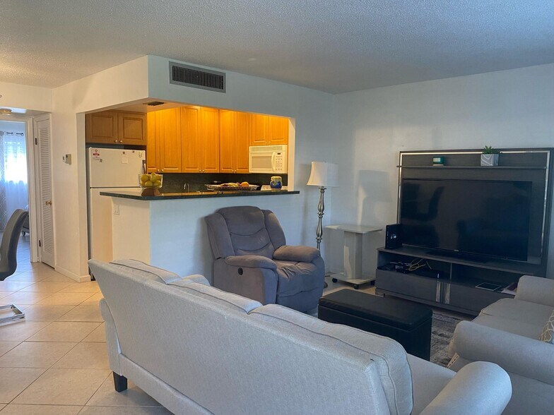 Building Photo - 638 Snug Harbor Dr