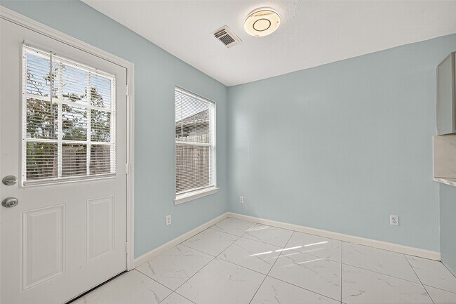 Building Photo - 6710 Bellaire Gardens Dr