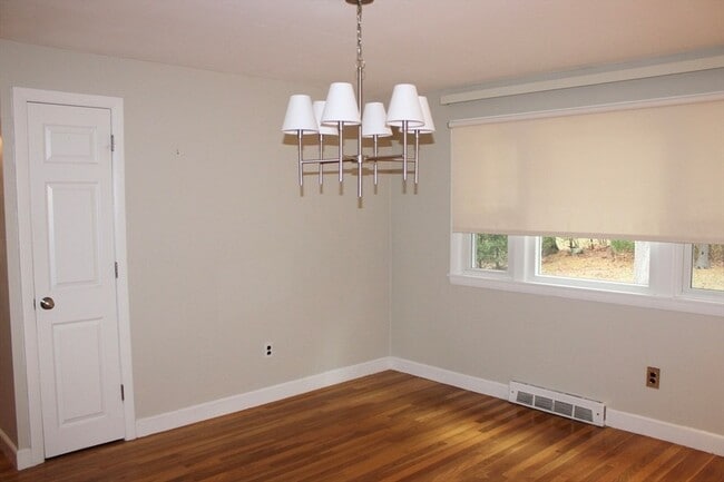 Building Photo - 61 Alton St