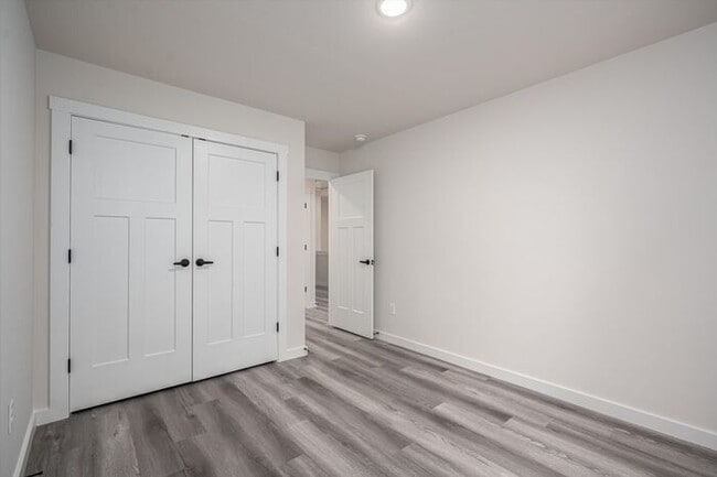 Building Photo - Brand-New Luxury Townhomes – Move-In Speci...