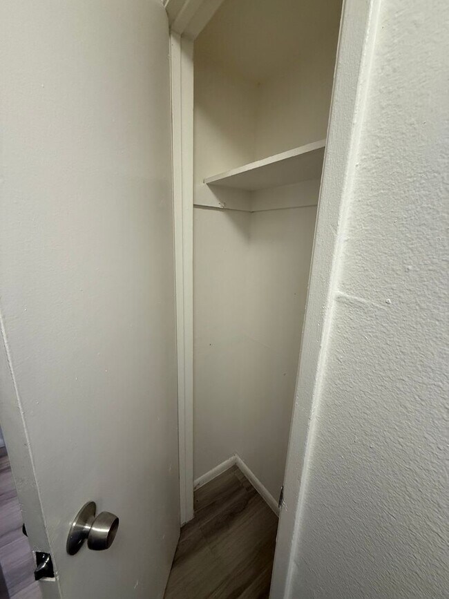 Building Photo - 299.00 move in special