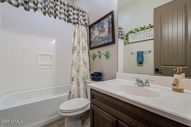 Building Photo - 3924 E Pinto Dr